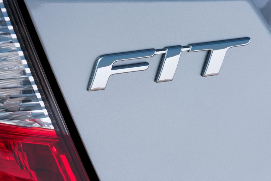 Логотип Honda Fit 2017 года  (NA) (фото 14 из 50)
